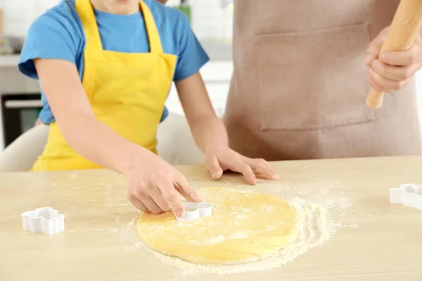 Father and son cooking — Stock Photo, Image