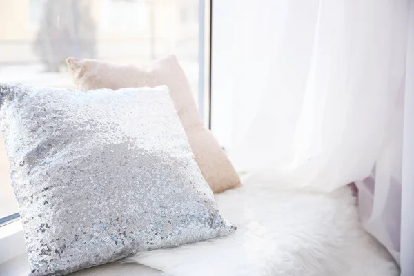 Travesseiros brilhantes com lantejoulas — Fotografia de Stock