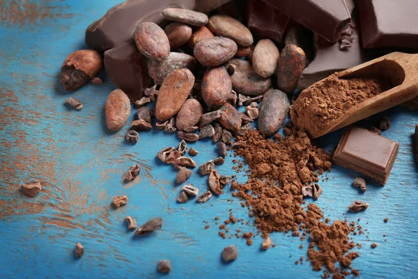 Broken chocolate pieces — Stock Photo, Image