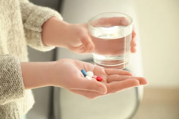 Young woman with pills — Stock Photo, Image