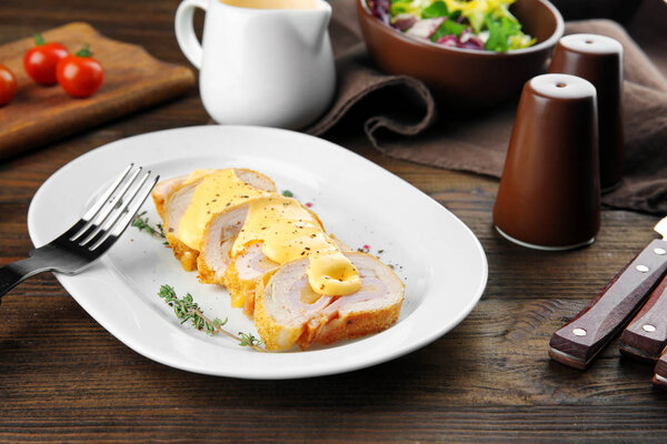 Тарелка с вкусной курицей
