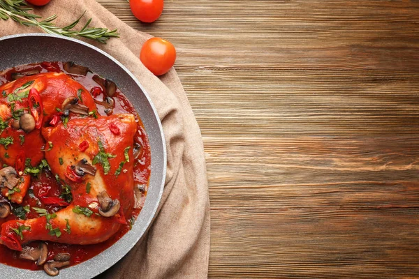 Pan with chicken cacciatore — Stock Photo, Image