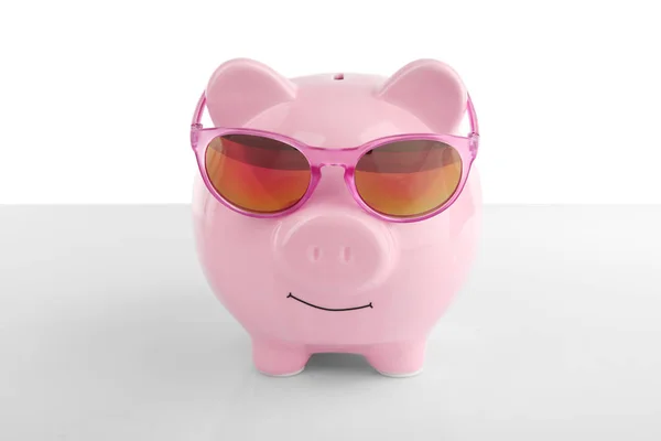 Piggy bank voor vacation begroting — Stockfoto