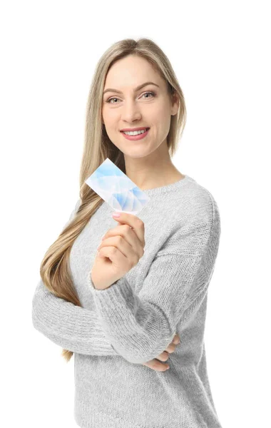 Mujer joven con tarjeta de visita —  Fotos de Stock