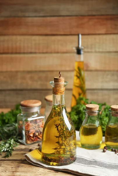 Olive oil with spices — Stock Photo, Image