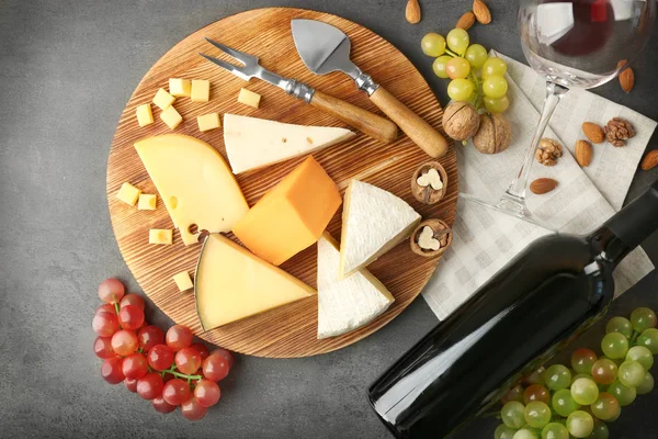 Zusammensetzung von köstlichem Käse — Stockfoto