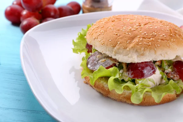 Kippensalade met Hamburger — Stockfoto