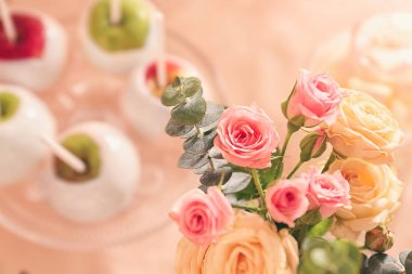 Güzel masa tatlılar