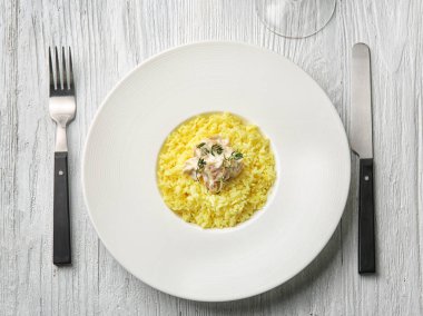 Lezzetli tavuk ve pirinç yemek