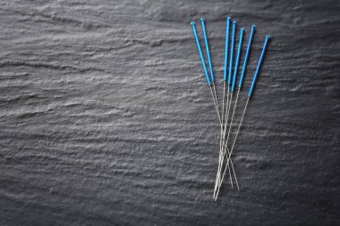 İğneler, akupunktur için kümesi