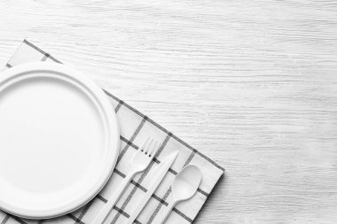 plastik tek kullanımlık sofra 