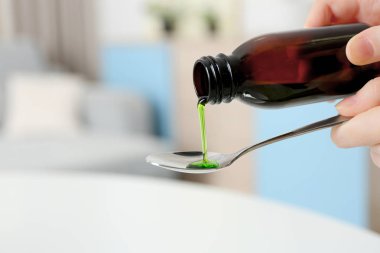 Kaşık dökerek şurubu