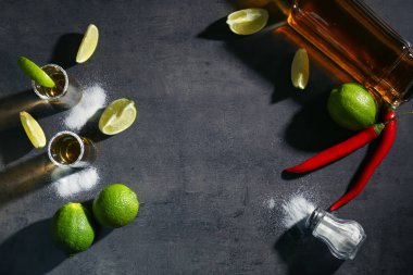 Tekila kireç dilimleri ile