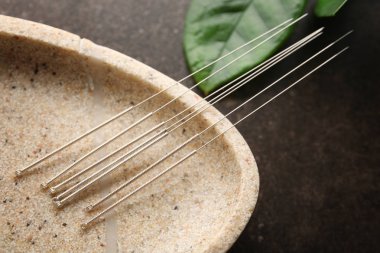 İğneler, akupunktur için kümesi