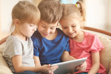 çocuklar tablet kullanma