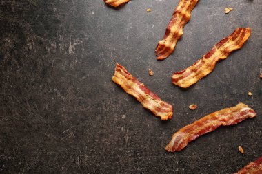 Kızarmış domuz pastırması şeritler 