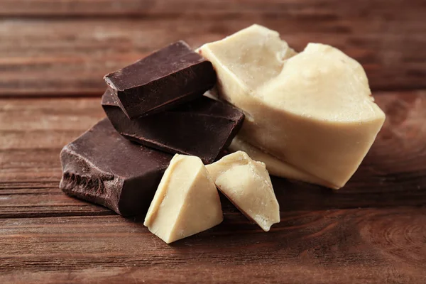 Pieces of dark and white chocolate — Stock Photo, Image