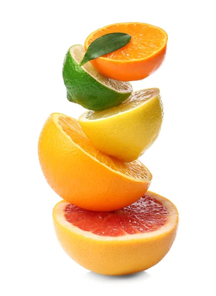 柑橘系の果物のジューシーな半分 — ストック写真