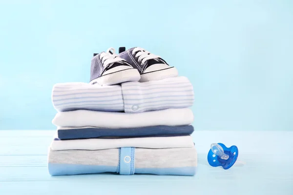 Pile of baby clothes — Stock Photo, Image