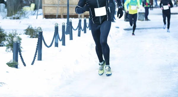 Kış sokak üzerinde maraton yarışı — Stok fotoğraf