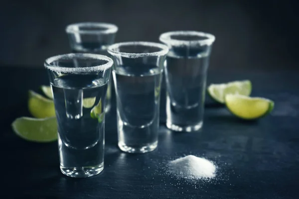 Tequila lövések, lime-szelet — Stock Fotó