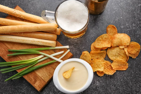 Tigela com molho de queijo de cerveja — Fotografia de Stock