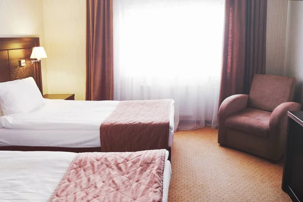 Two beds in hotel room — Stock Photo, Image