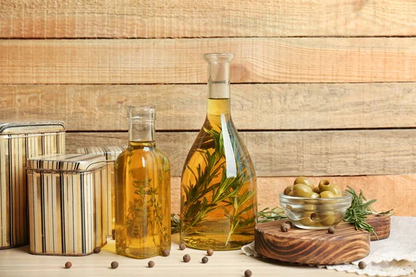 Olive oil with spices — Stock Photo, Image