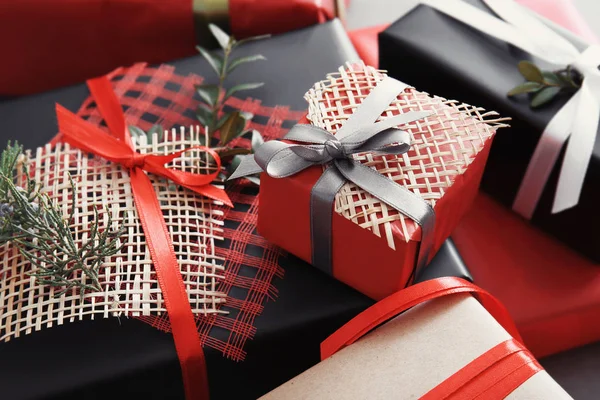 Montón de diferentes cajas de regalo — Foto de Stock