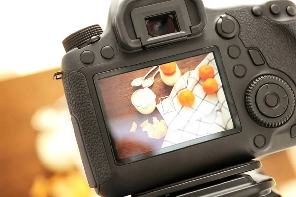 照片的相机显示屏上的食物 — 图库照片