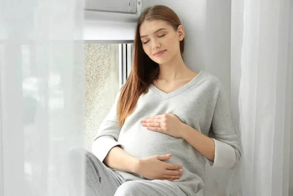 Beautiful pregnant woman — Stock Photo, Image