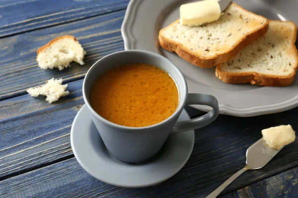美味黄油，咖啡和面包 — 图库照片