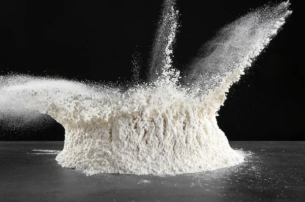 Pilha de farinha a rebentar — Fotografia de Stock