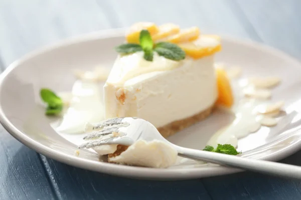 Tasty cheesecake slice — Stock Photo, Image