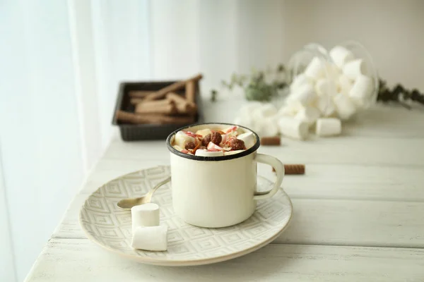 God varm choklad och marshmallows — Stockfoto