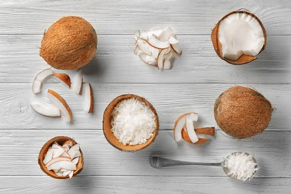 Красивая композиция с кокосами — стоковое фото