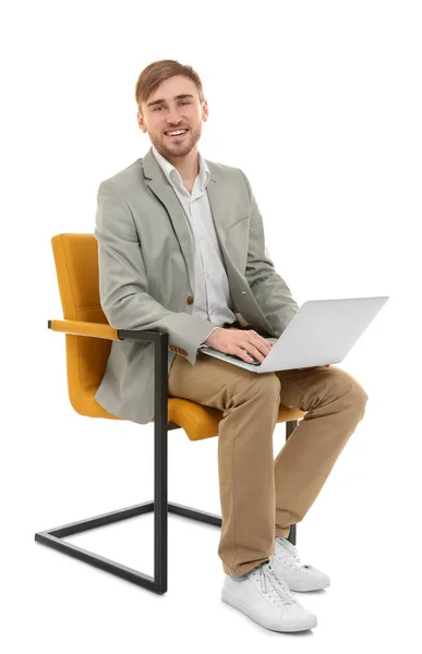 Knappe jonge man met laptop — Stockfoto