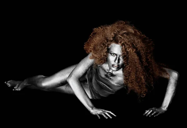 Mujer con cuerpo-arte como león — Foto de Stock