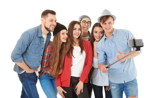 Feliz jóvenes amigos tomando selfie — Foto de Stock