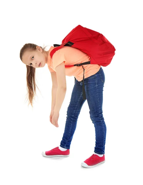 Beyaz arka plan üzerinde sırt çantası ile şirin kız öğrenci — Stok fotoğraf
