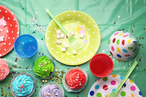 誕生日のお菓子と装飾 — ストック写真