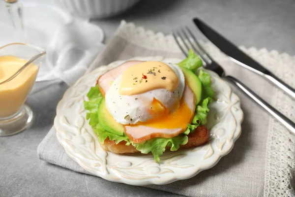 Deska s chutné vejce Benedikt — Stock fotografie