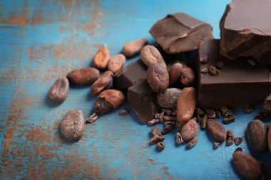 Kırık çikolata parçaları 
