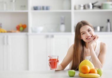 Tatma suyu mutfak at kadın