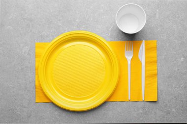 plastik tek kullanımlık sofra 