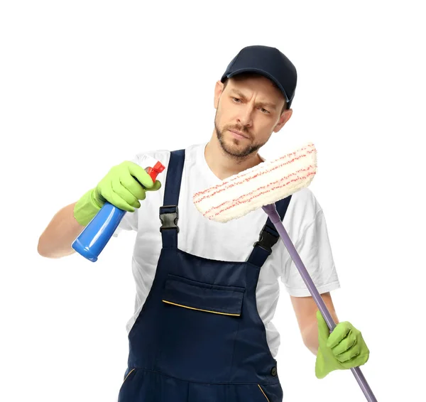 Jonge mannelijke venster schonere in uniform — Stockfoto