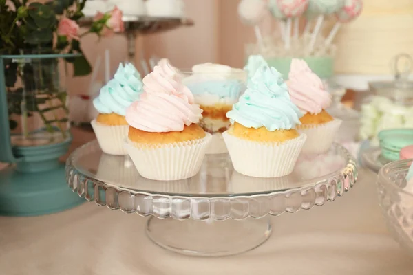 Bellissimi cupcake gustosi — Foto Stock