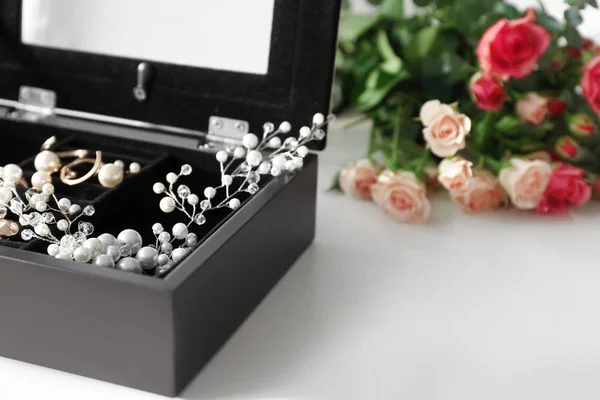 Bijouterie in jewelry box — Stock Photo, Image