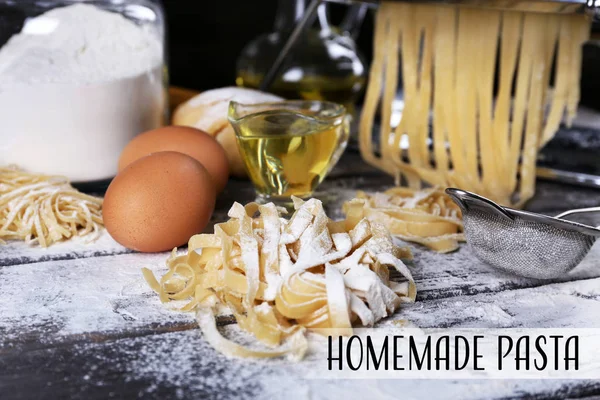 Ruwe huisgemaakte pasta — Stockfoto