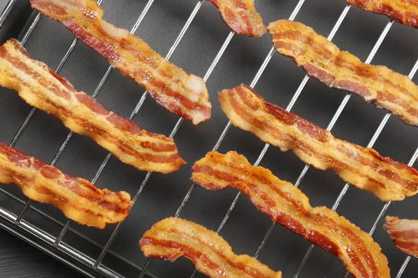 Remsor av stekt bacon — Stockfoto